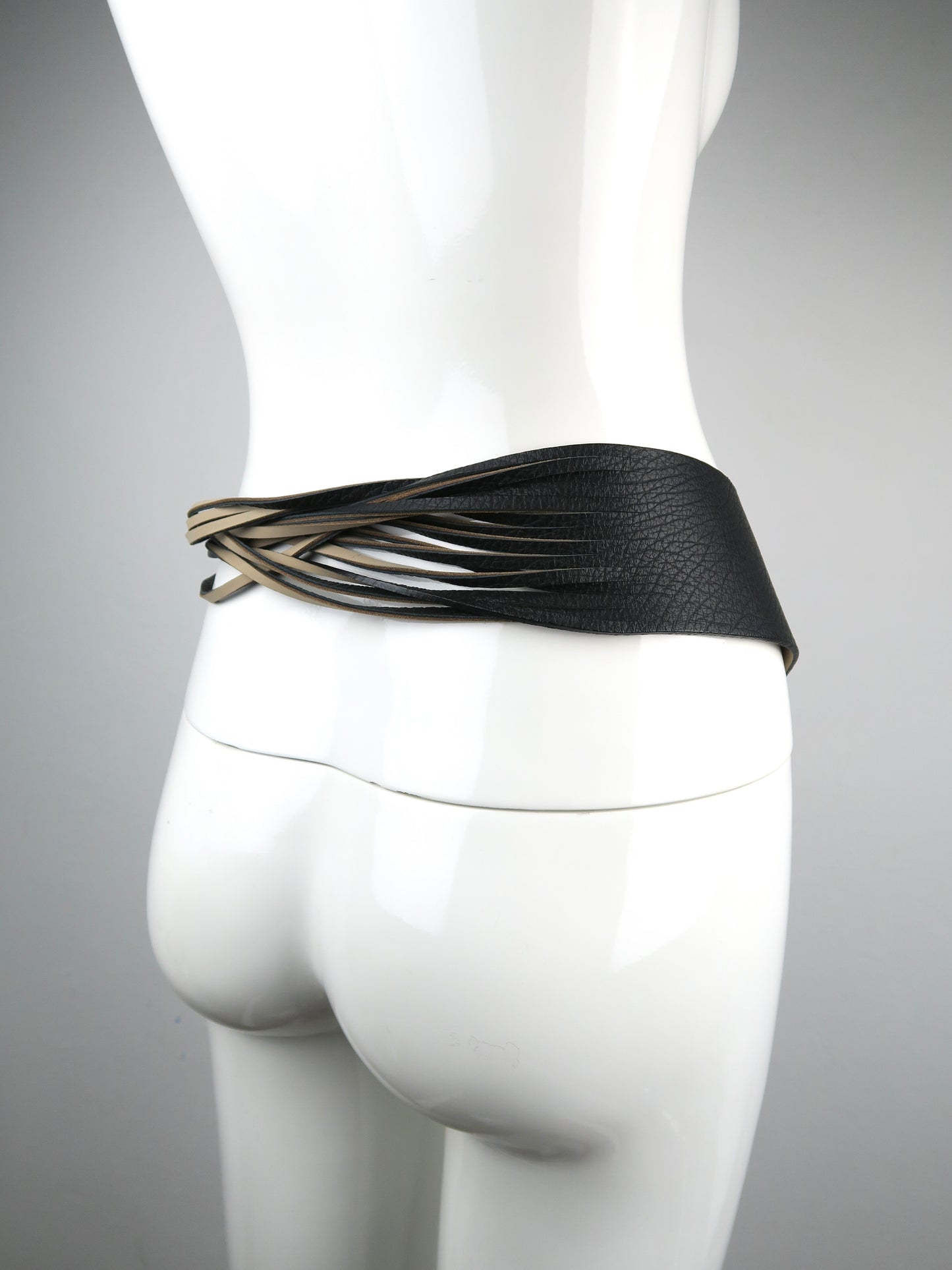 SPIRAL BUCKLE BELT