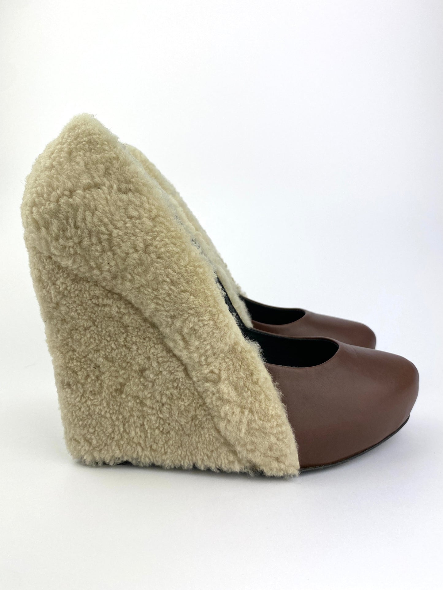 FUR WEDGE PUMPS