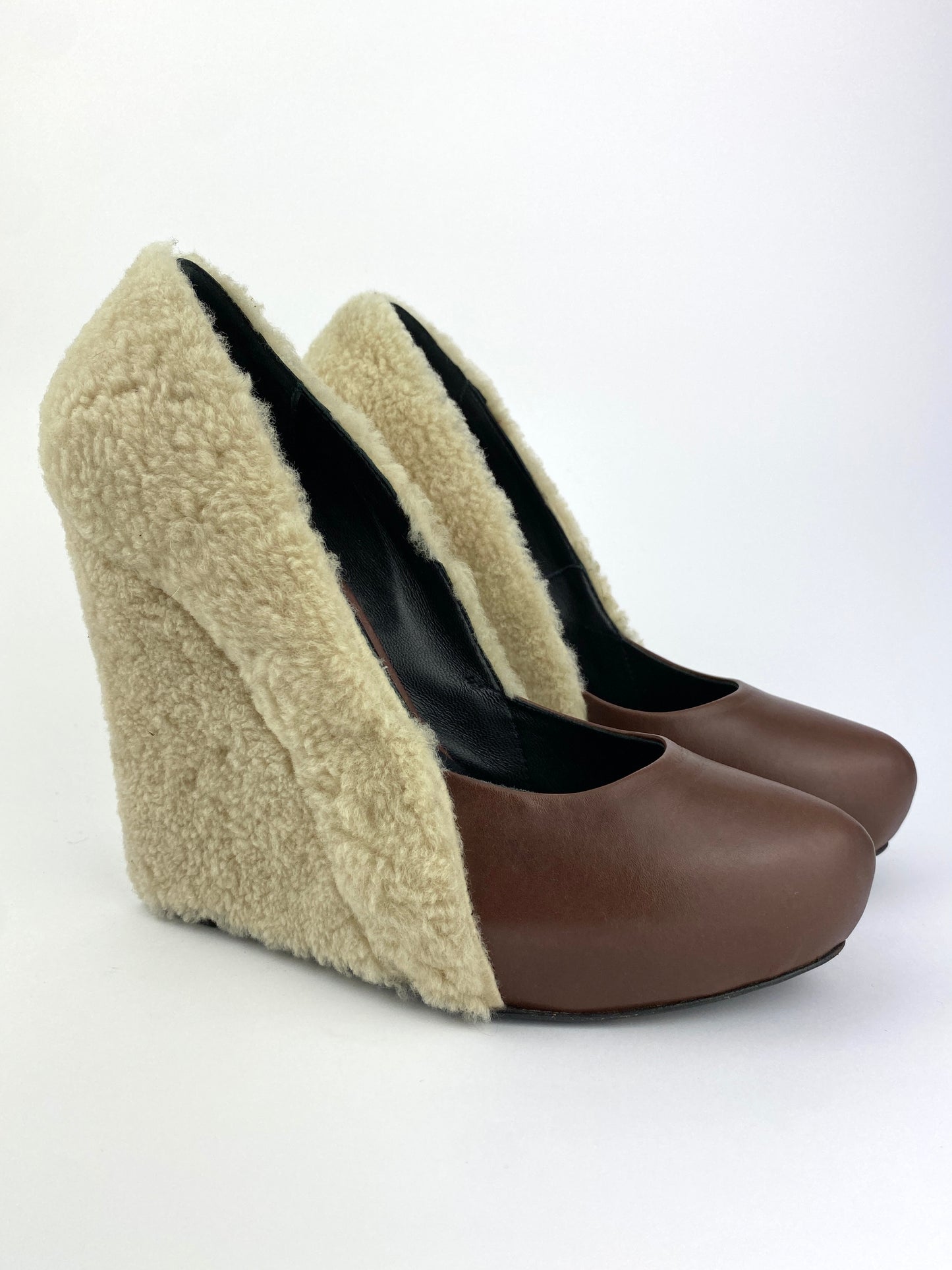 FUR WEDGE PUMPS